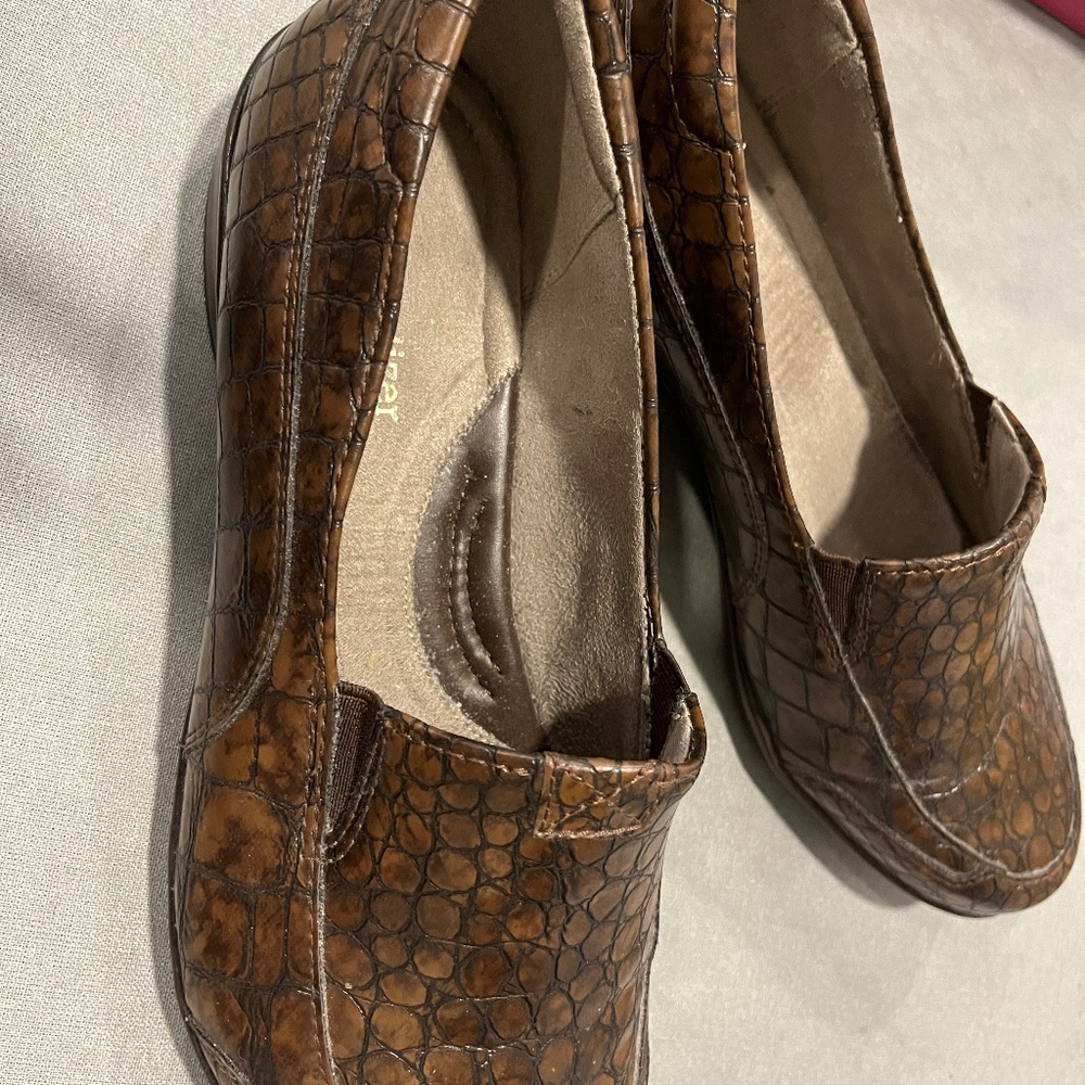 Naturalizer Loafers - Picture 2 of 4